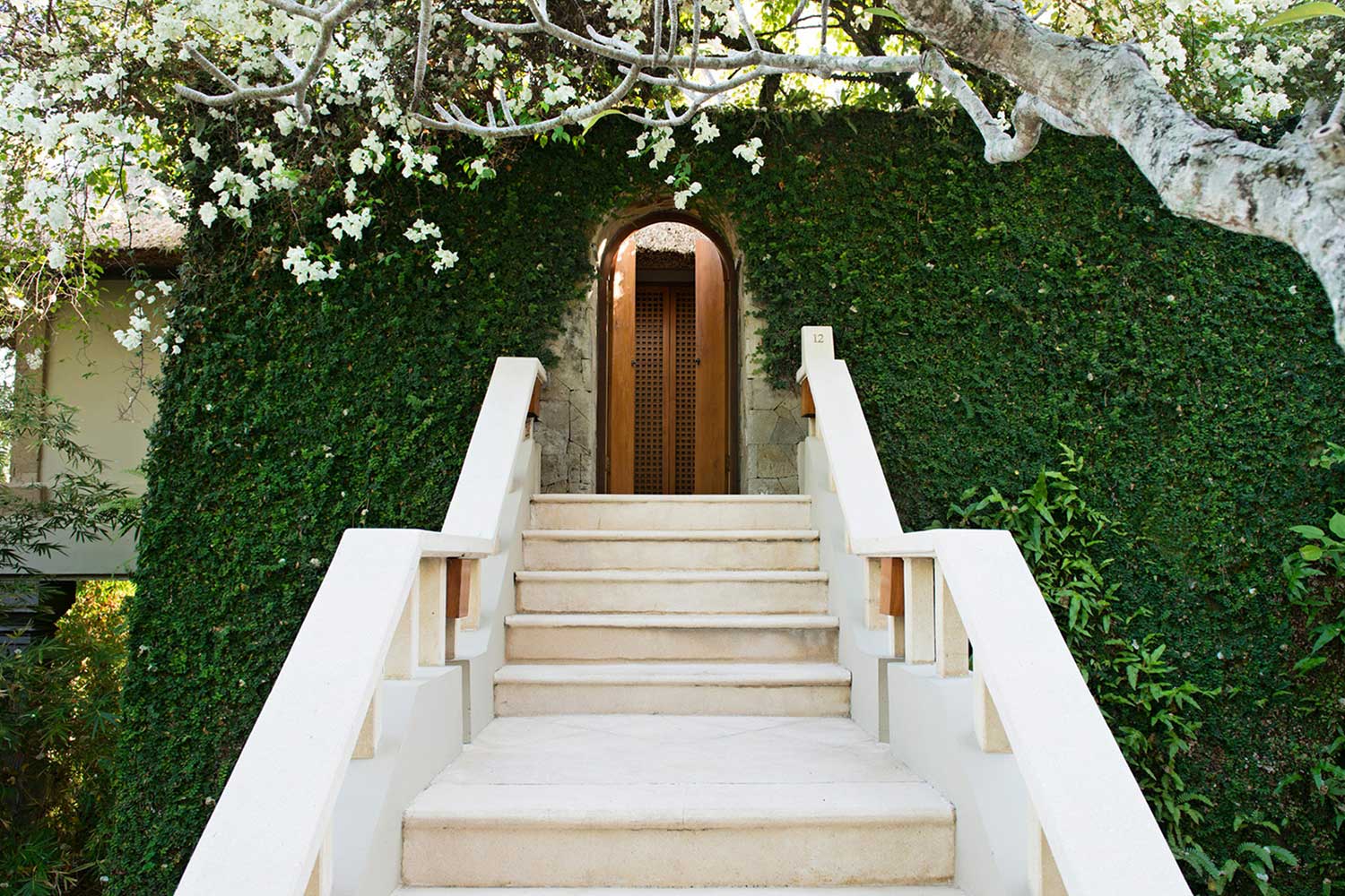 Infinity Pool Suite (Lombok Strait View) LuxuriaVacations