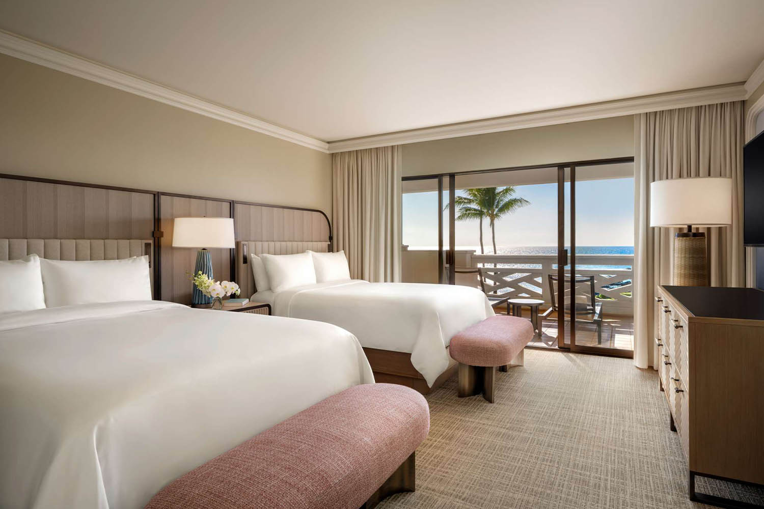 Oceanfront Luxury Suite Queen/Queen LuxuriaVacations