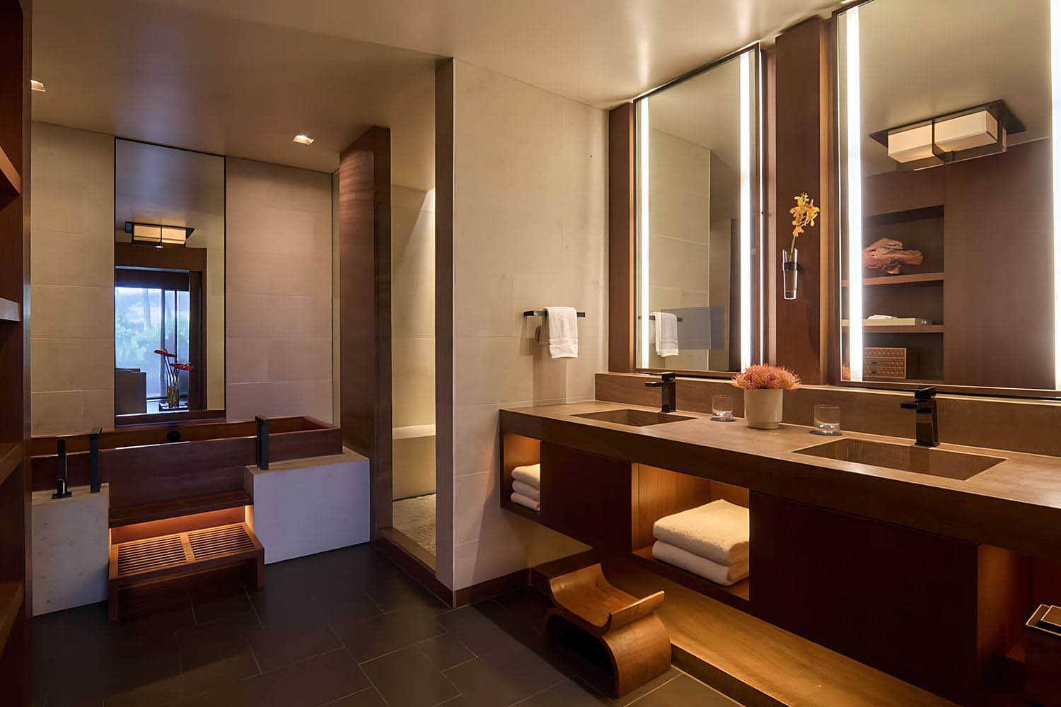 Ohana Oceanview Suite LuxuriaVacations
