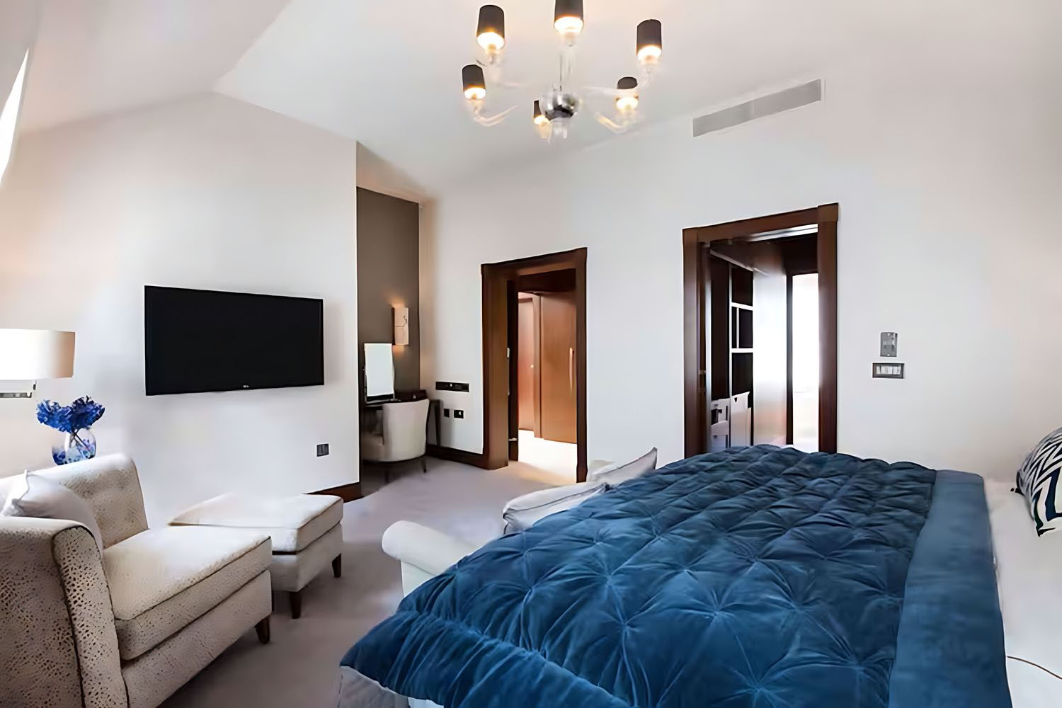 One Bedroom Conrad Suite with Lounge Access LuxuriaVacations