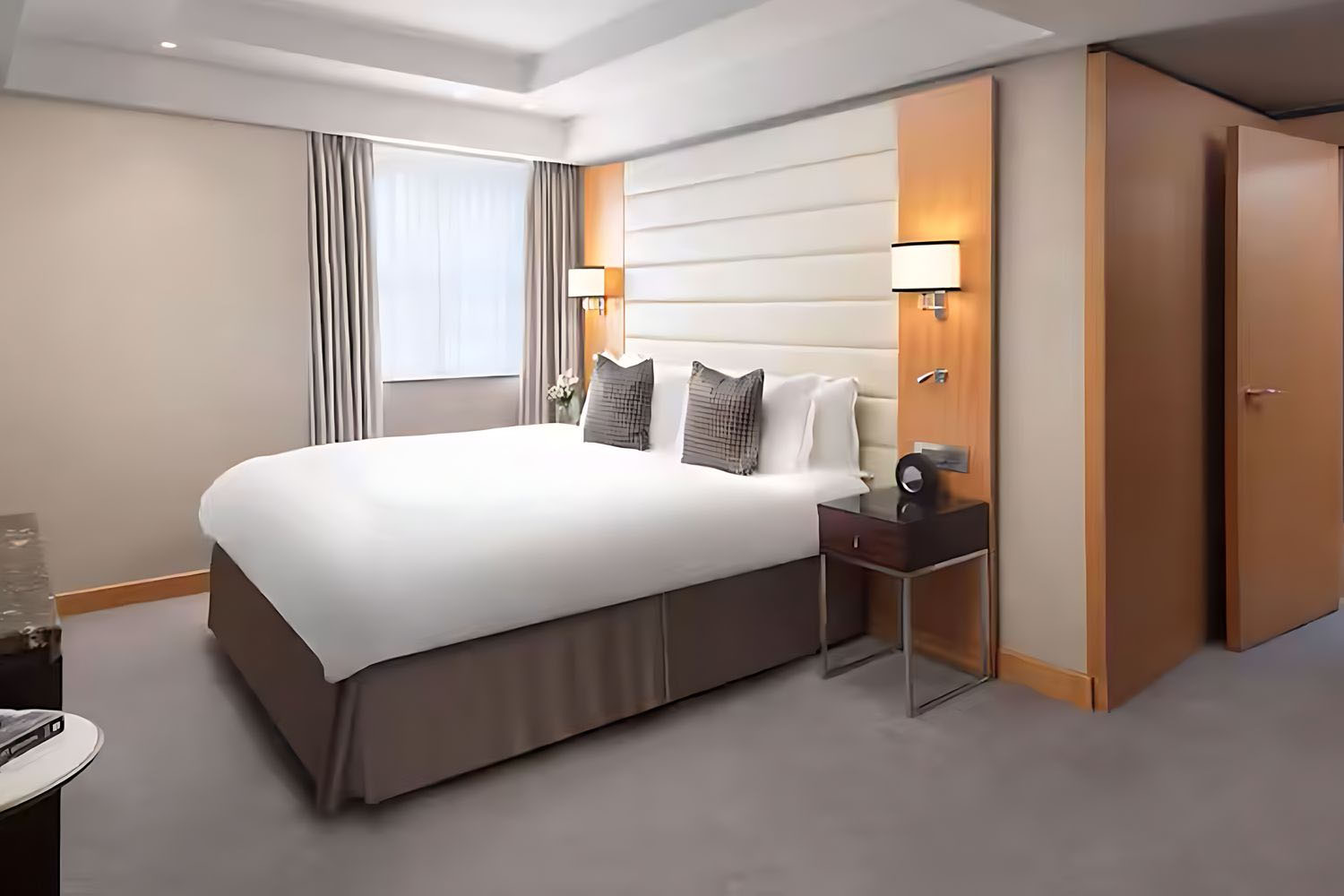 One Bedroom Deluxe Suite with Lounge Access LuxuriaVacations