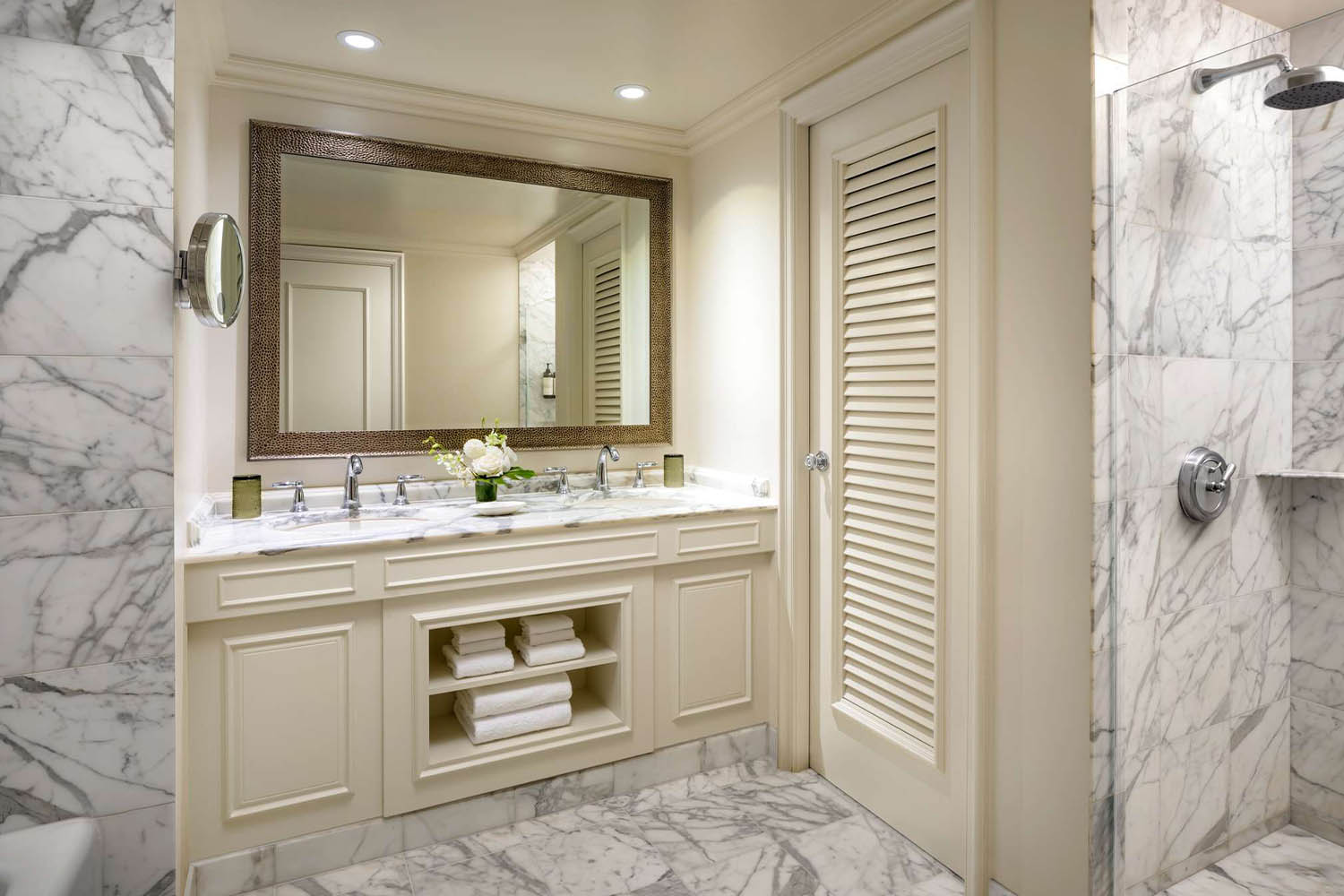 one bedroom suite ocean view queen/queen LuxuriaVacations