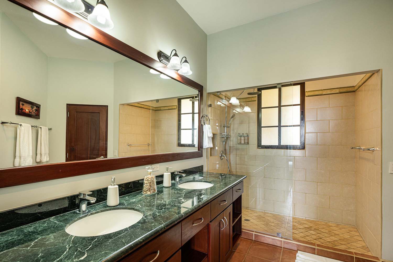Pacific Condo 3A LuxuriaVacations