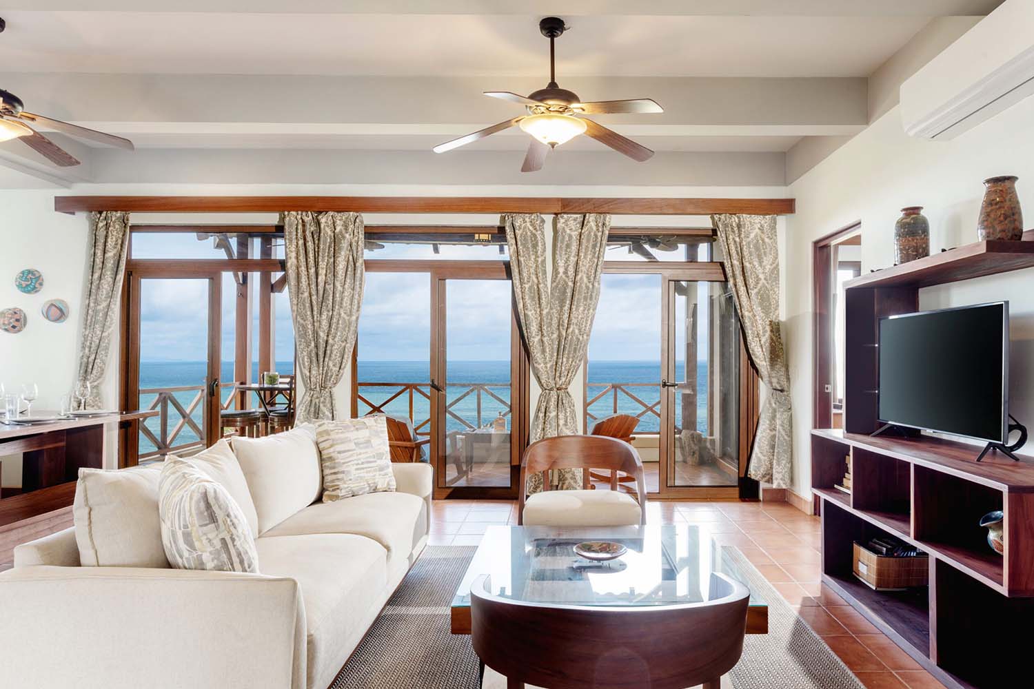 Pacific Condo 3C LuxuriaVacations