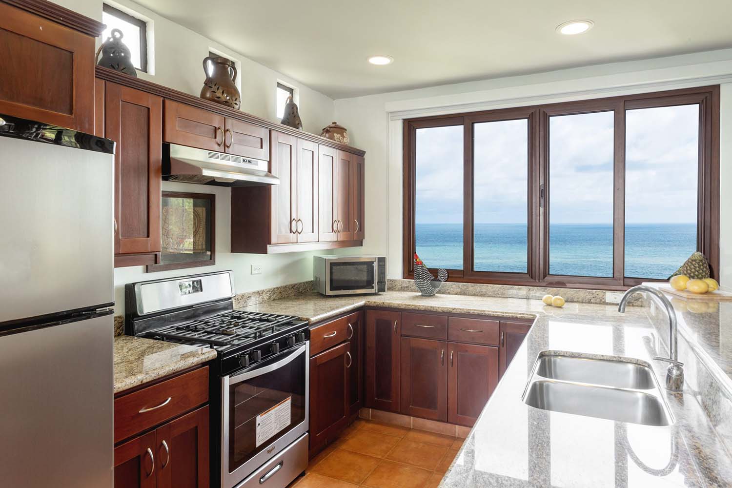 Pacific Condo 3C LuxuriaVacations
