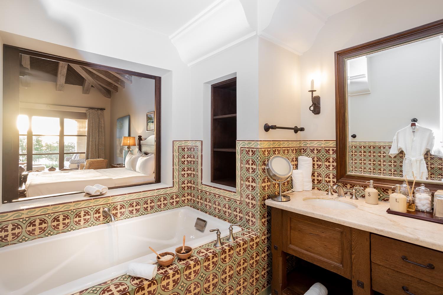 Pacific Suite LuxuriaVacations