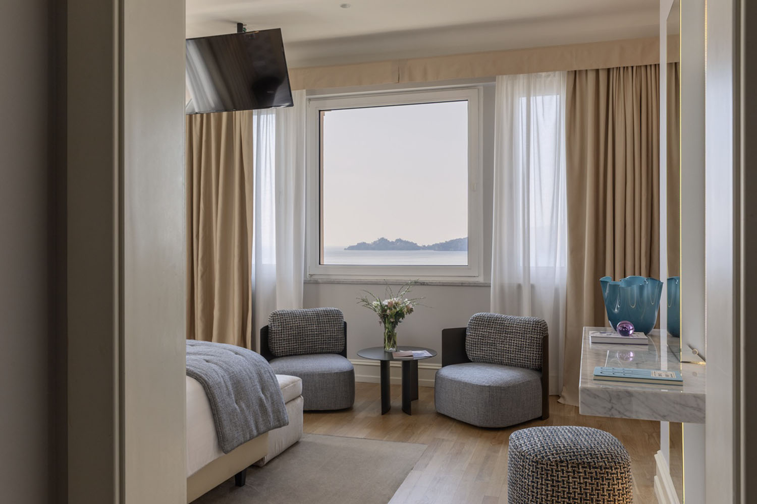Panoramic Two-Bedroom Suite LuxuriaVacations