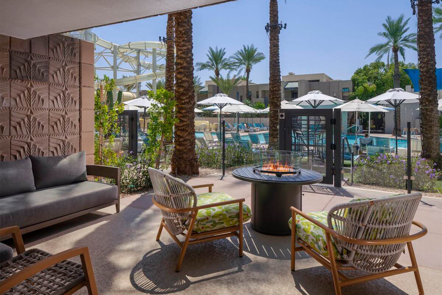 Paradise Pool Side - One King Bed LuxuriaVacations