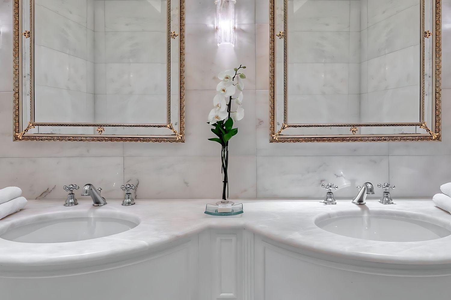 Penthouse Suite 2 Bedroom Suite, Bedroom 1: 1 King, Bedroom 2: 1 King, Acropolis view LuxuriaVacations