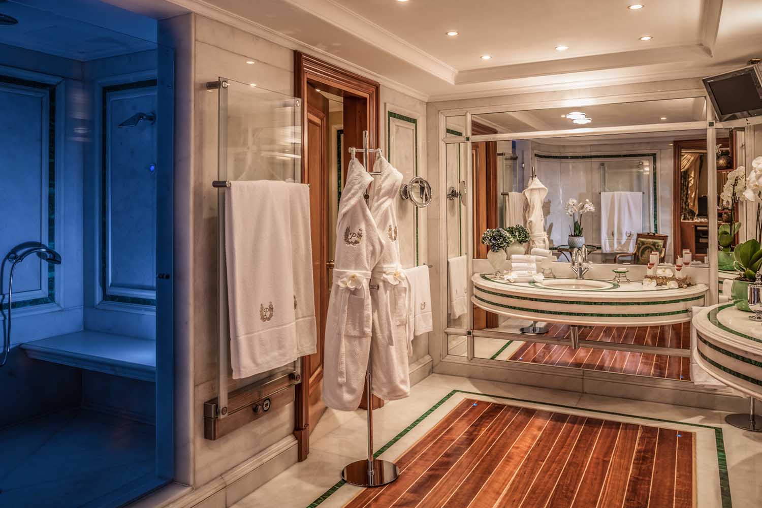 Penthouse Suite LuxuriaVacations