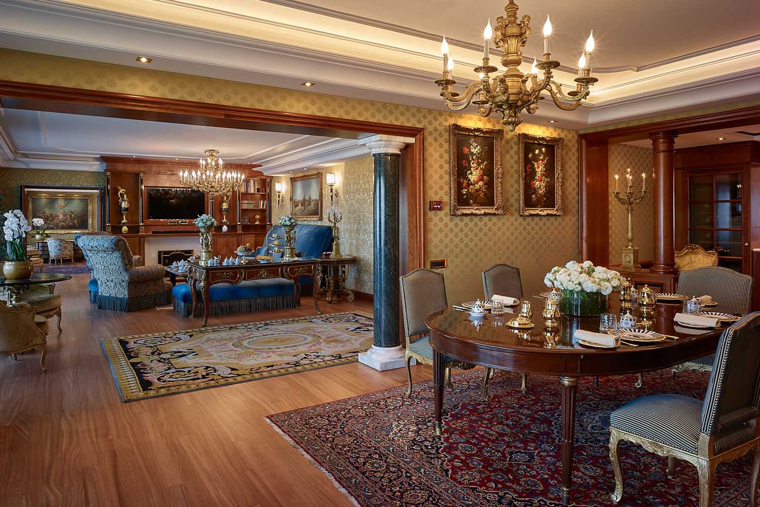 Petronius Suite LuxuriaVacations