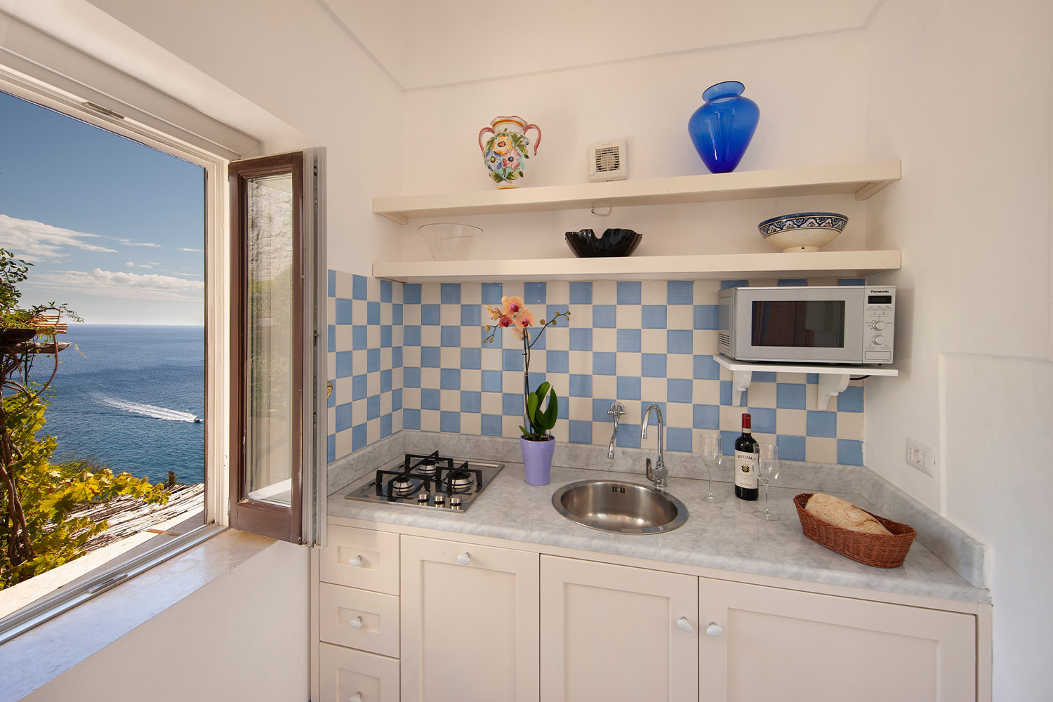 PICCOLA CISTERNA LuxuriaVacations