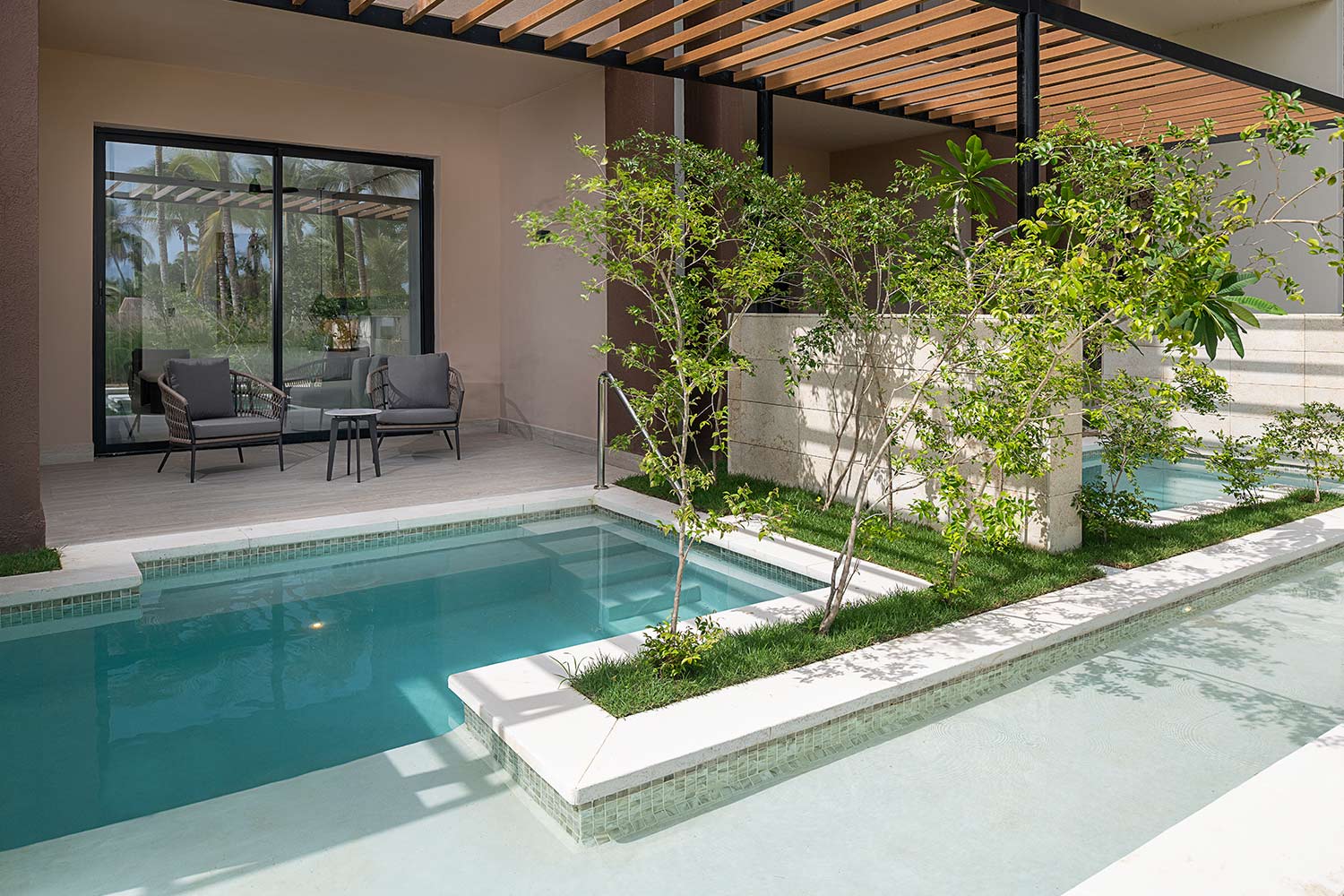 Plunge Pool Ocean Front View Room - 1 King LuxuriaVacations