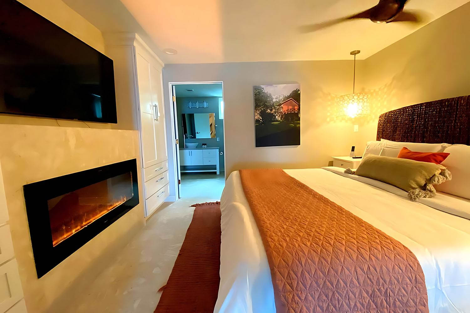 Poinciana Standard King Suite LuxuriaVacations