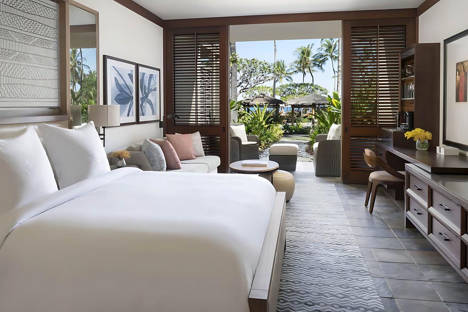 Poolside Accessible Room LuxuriaVacations