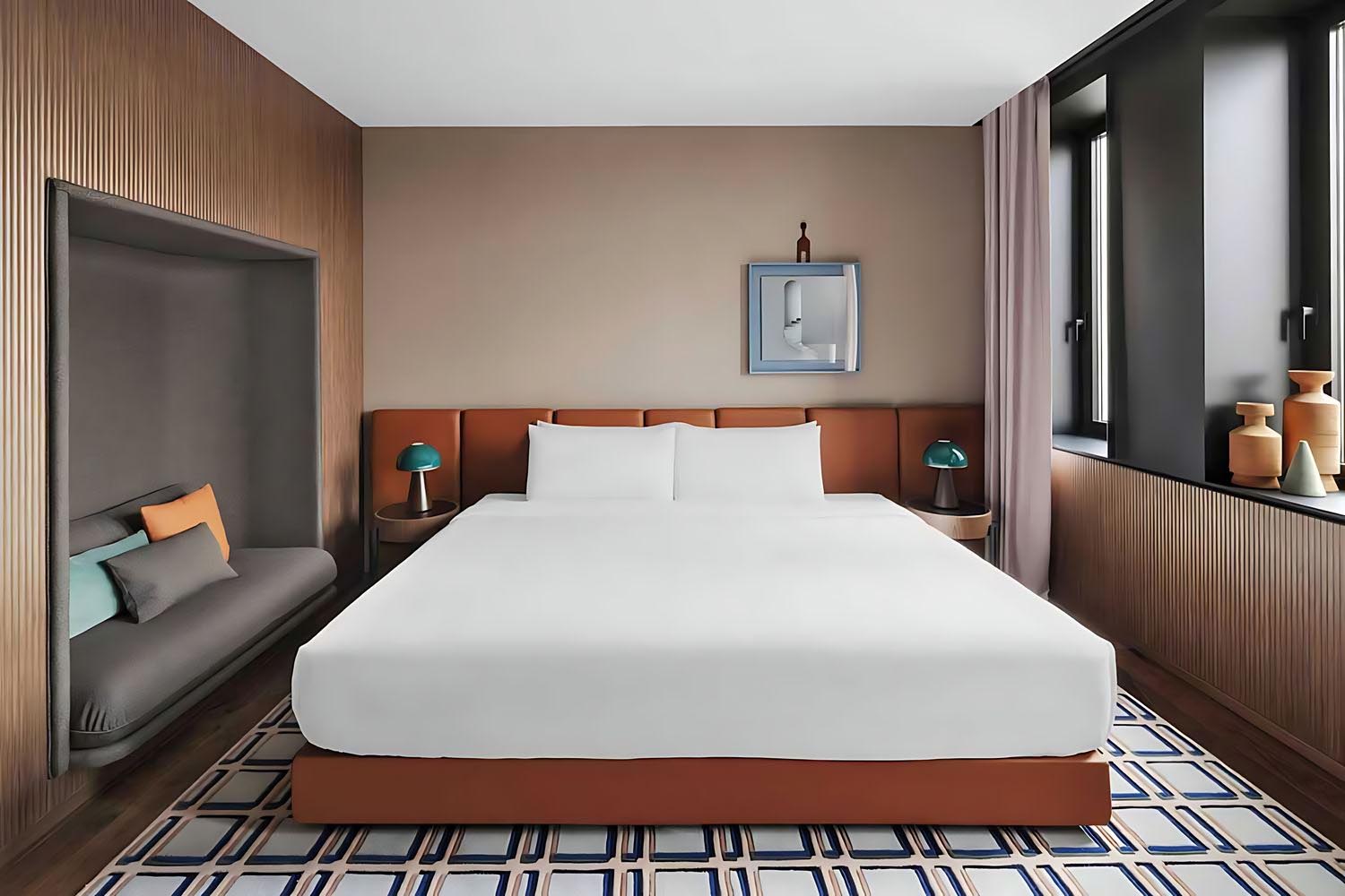 Premiere Guest room, 1 King LuxuriaVacations