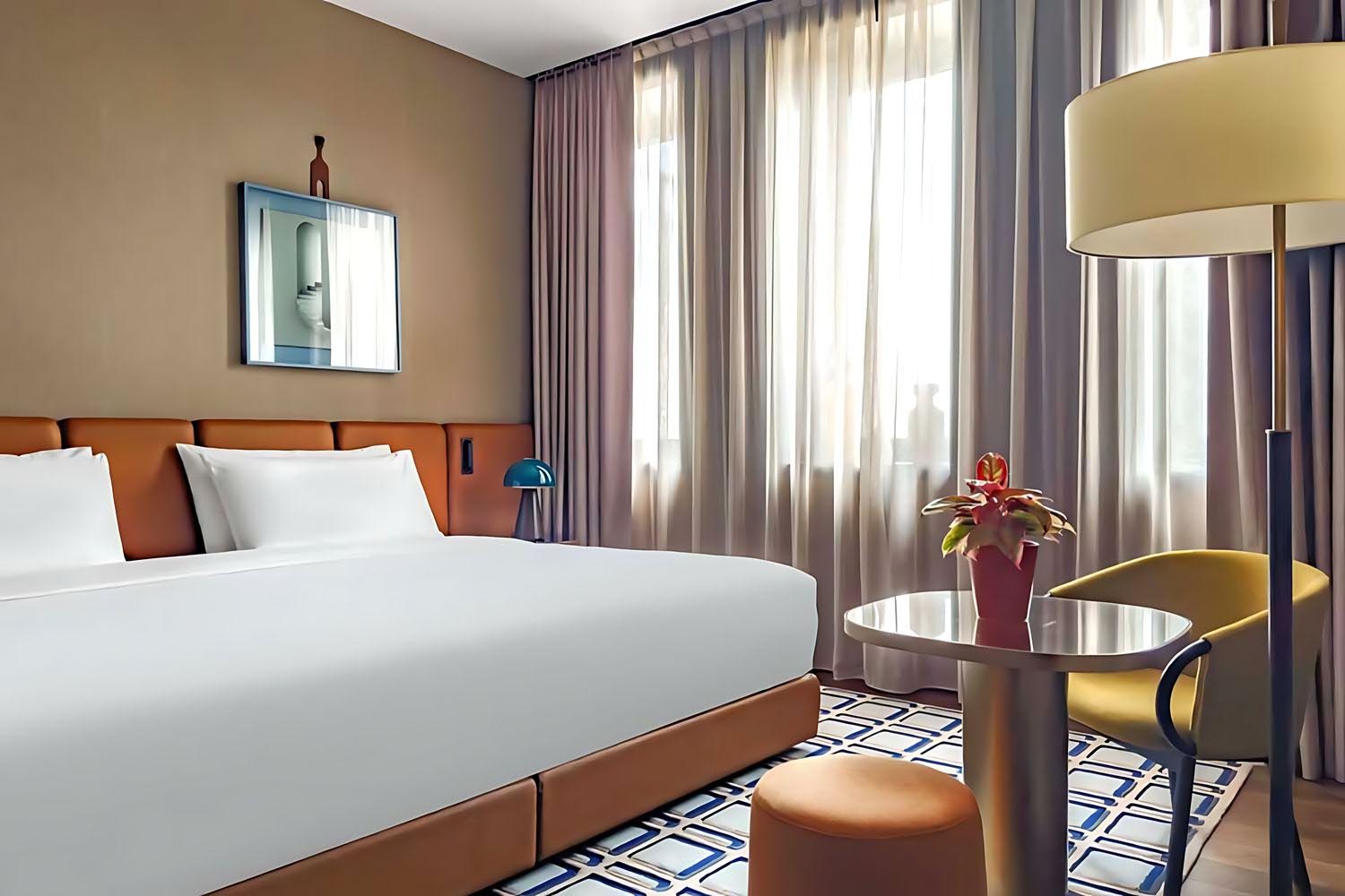 Premiere Guest room, 1 King LuxuriaVacations