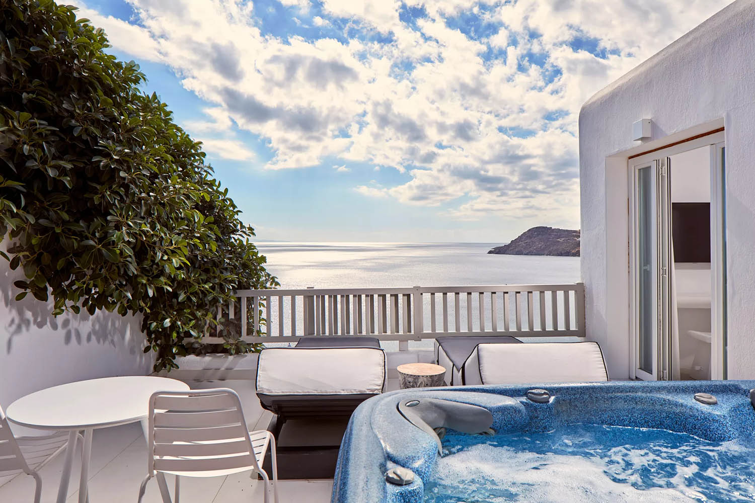 PREMIUM Room Sea View with outdoor Jacuzzi LuxuriaVacations