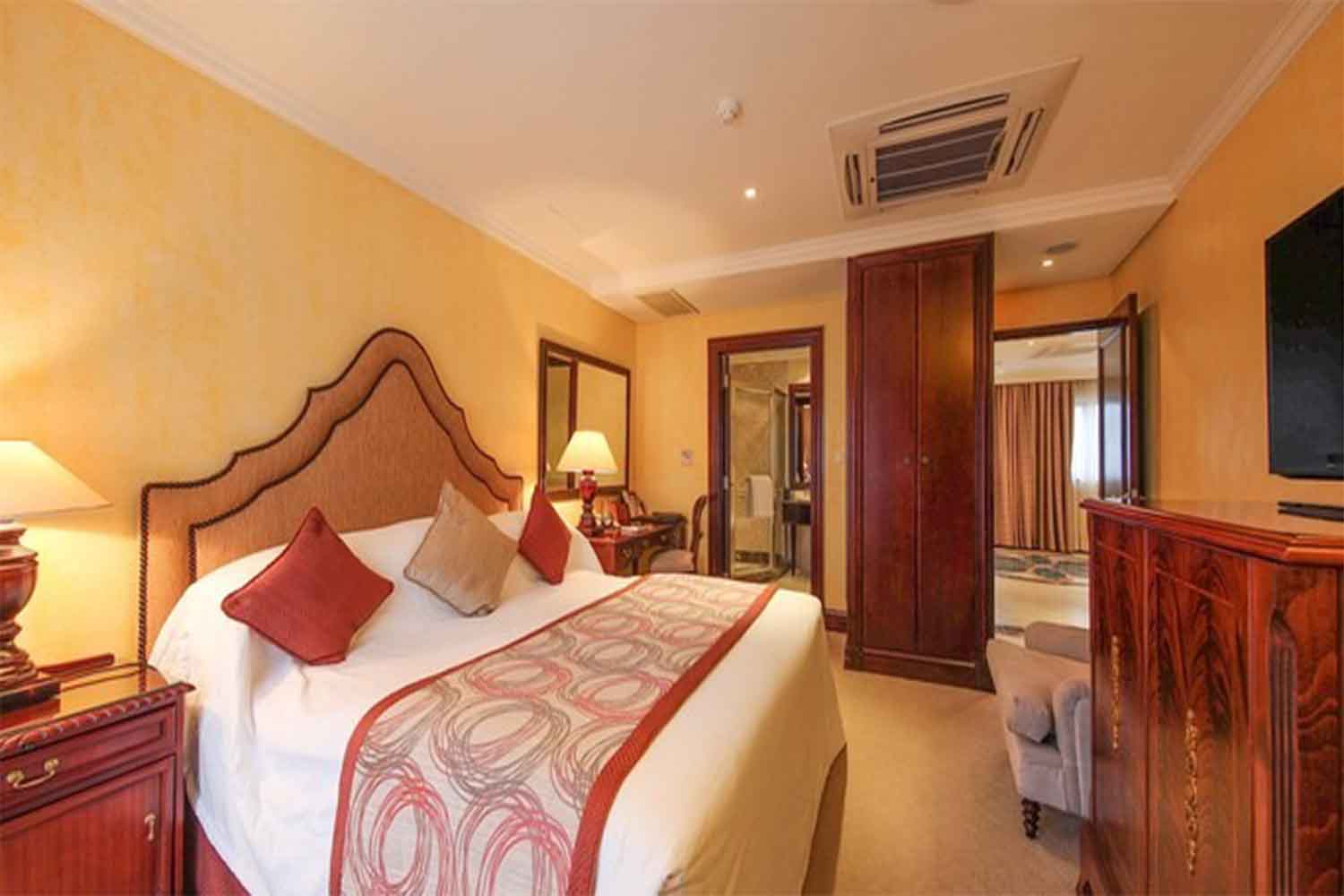 Presidential Suite LuxuriaVacations