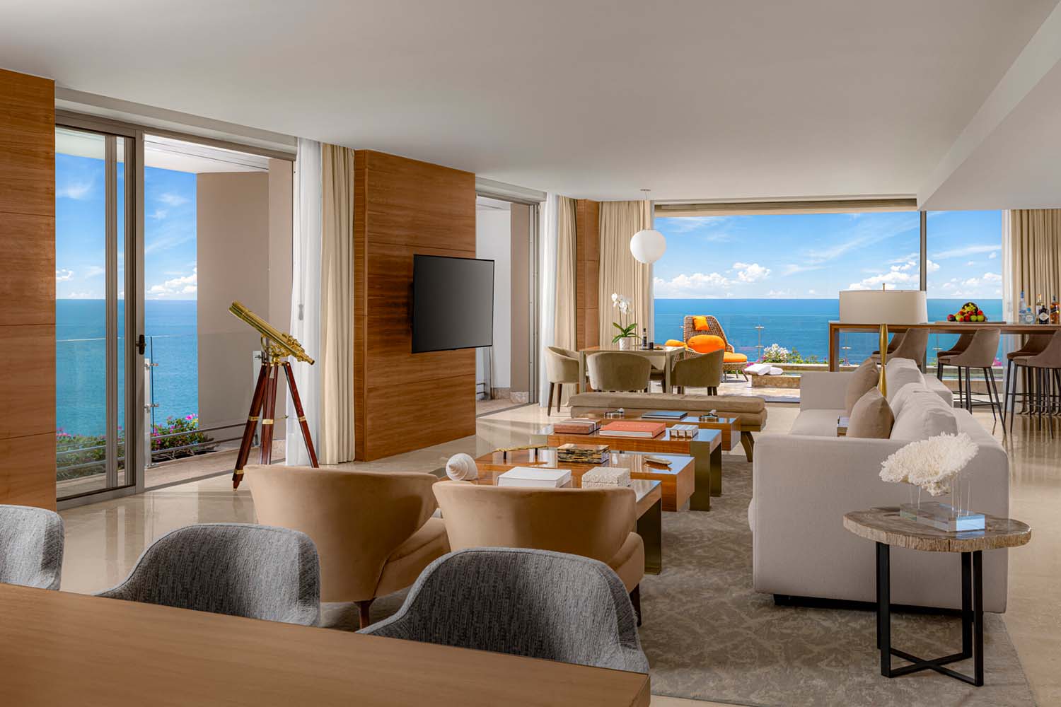 Presidential Suite - Ocean Front View LuxuriaVacations
