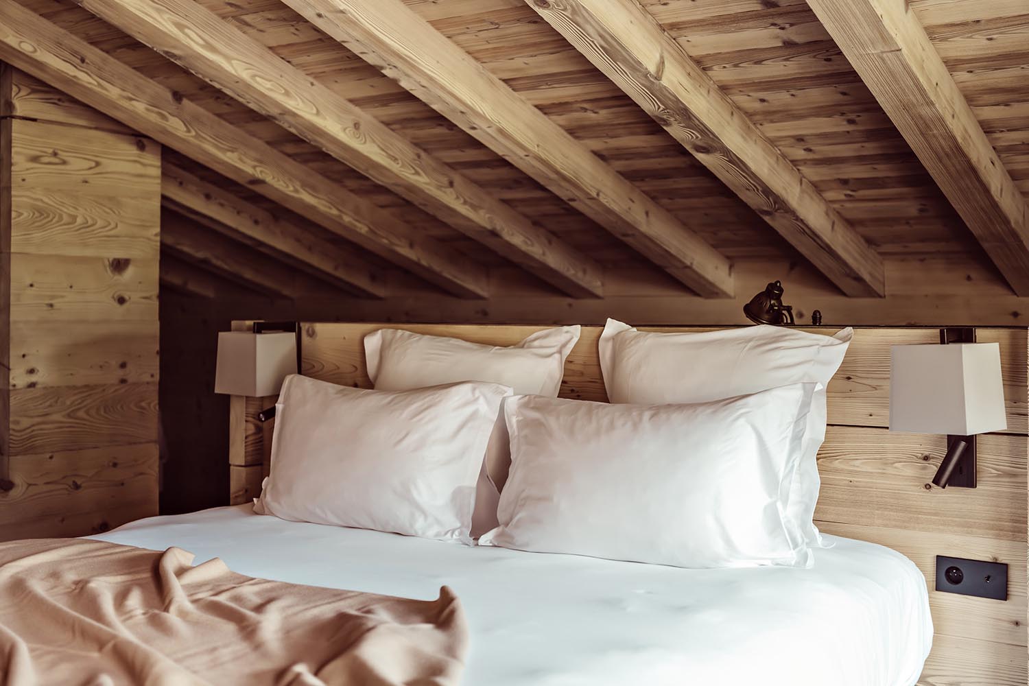 PRESTIGE LuxuriaVacations