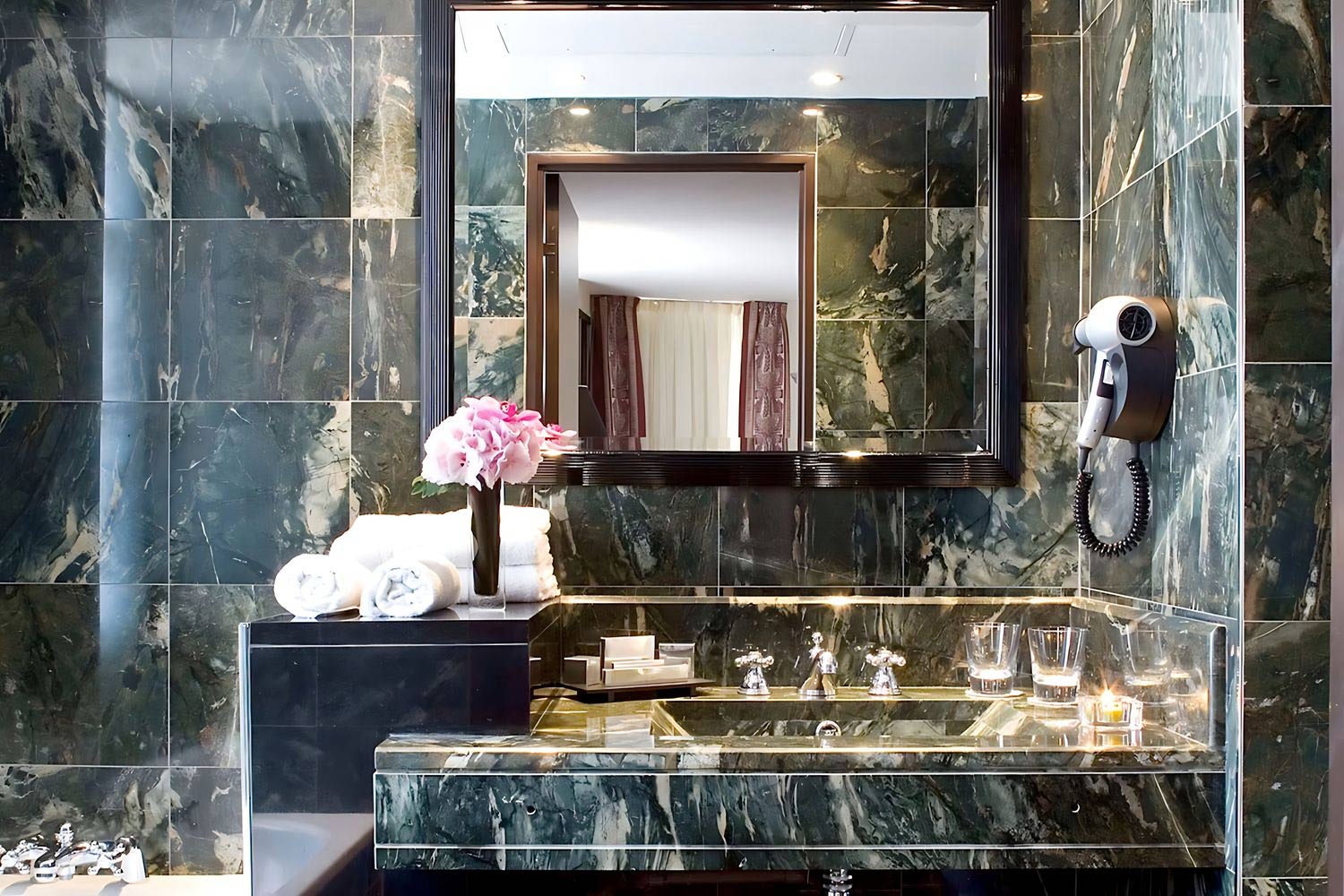 Prestige Suite LuxuriaVacations