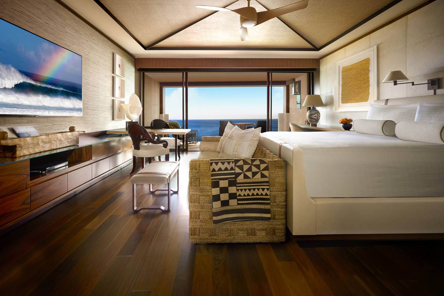Prime Oceanfront Accessible Room LuxuriaVacations