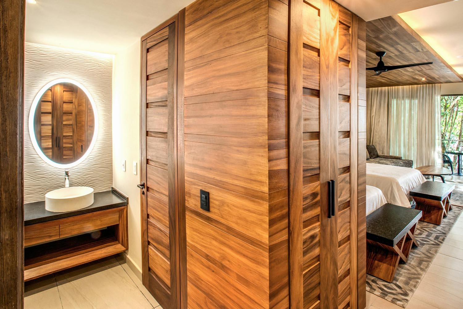 Queen Suite LuxuriaVacations