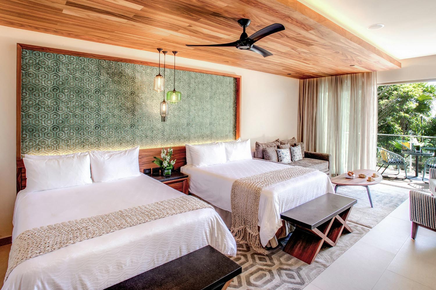 Queen Suite LuxuriaVacations