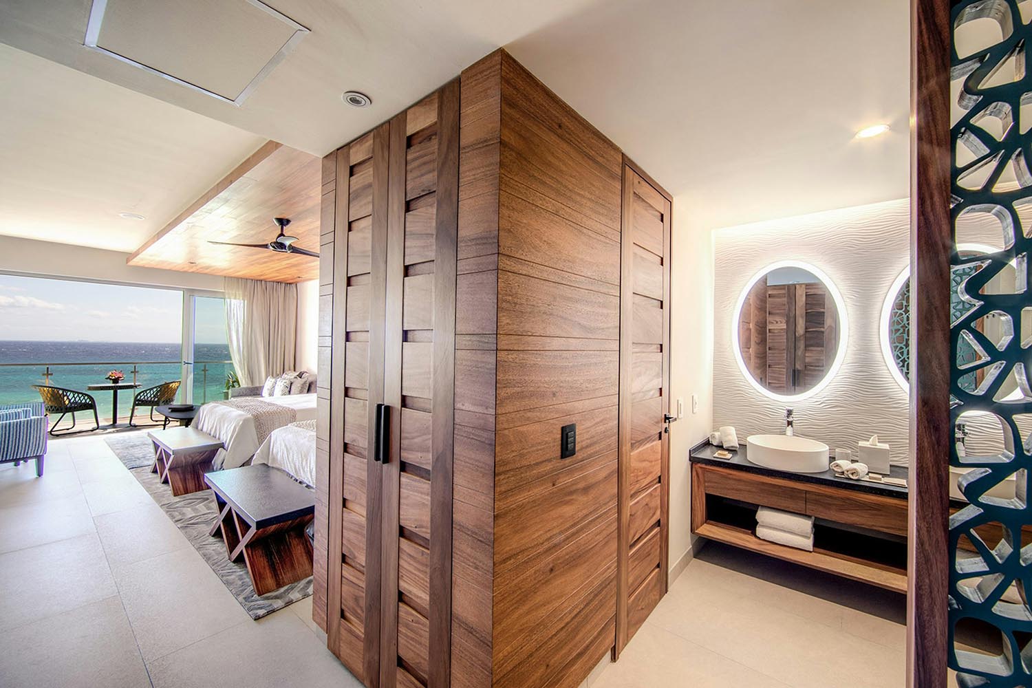 Queen Suite Ocean View LuxuriaVacations
