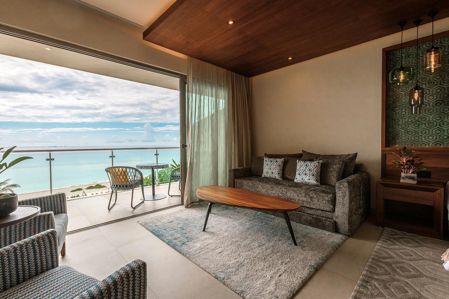 Queen Suite Ocean View LuxuriaVacations