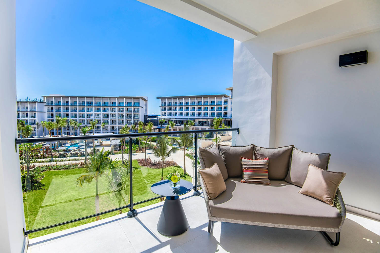 Resort View Junior Suite King LuxuriaVacations