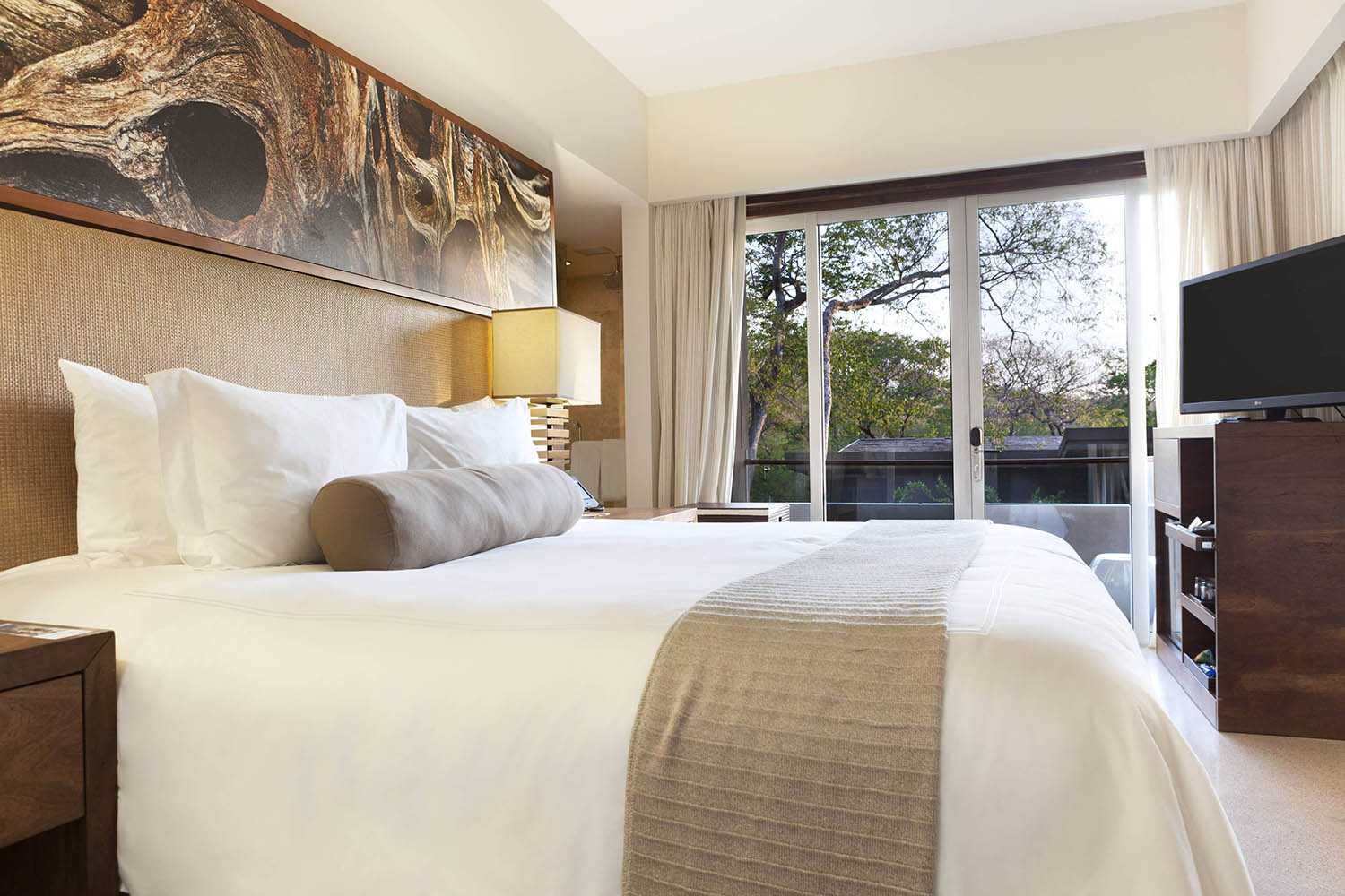 Root Deluxe Junior Suite, 1 King, Sofa bed, Resort view, Corner room, Balcony LuxuriaVacations