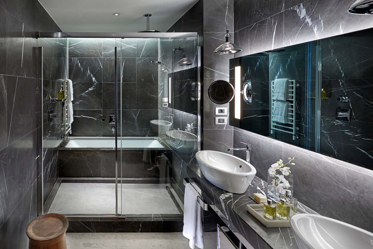Royal Suite LuxuriaVacations