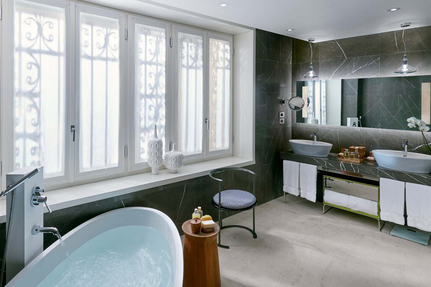 Royal Suite LuxuriaVacations