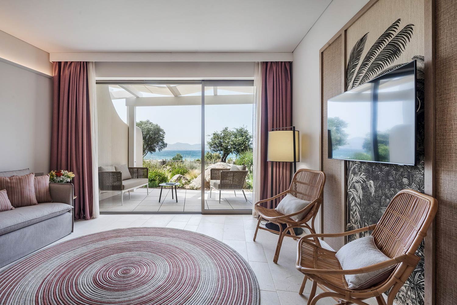 SEA VIEW EXECUTIVE SUITE LuxuriaVacations