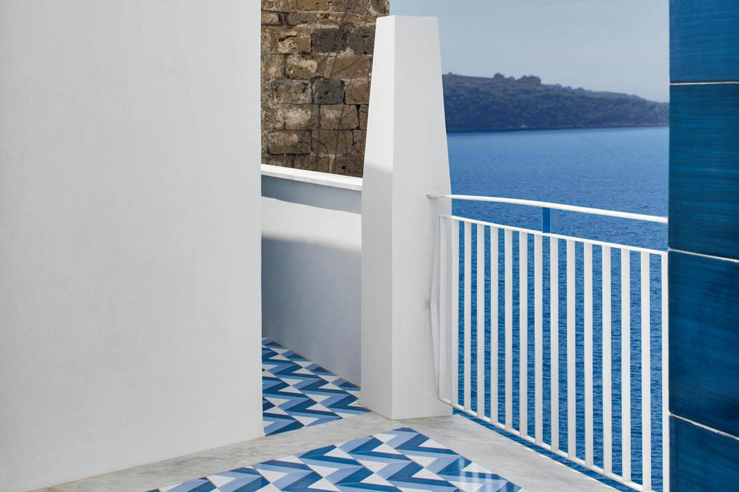 Sea view suite LuxuriaVacations