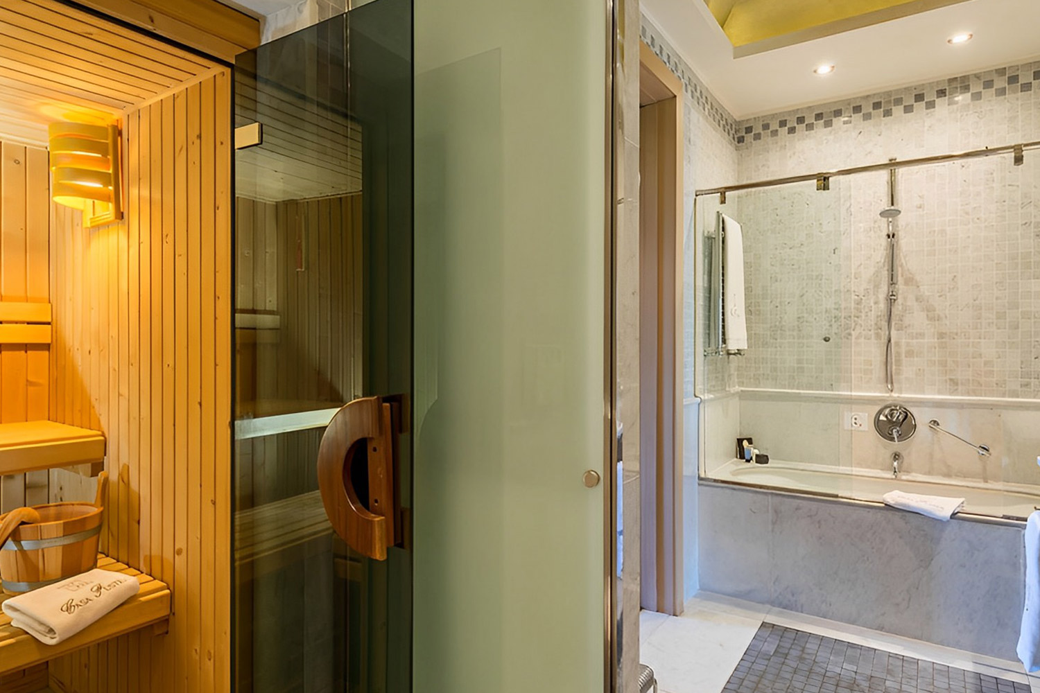 Senior Suite LuxuriaVacations