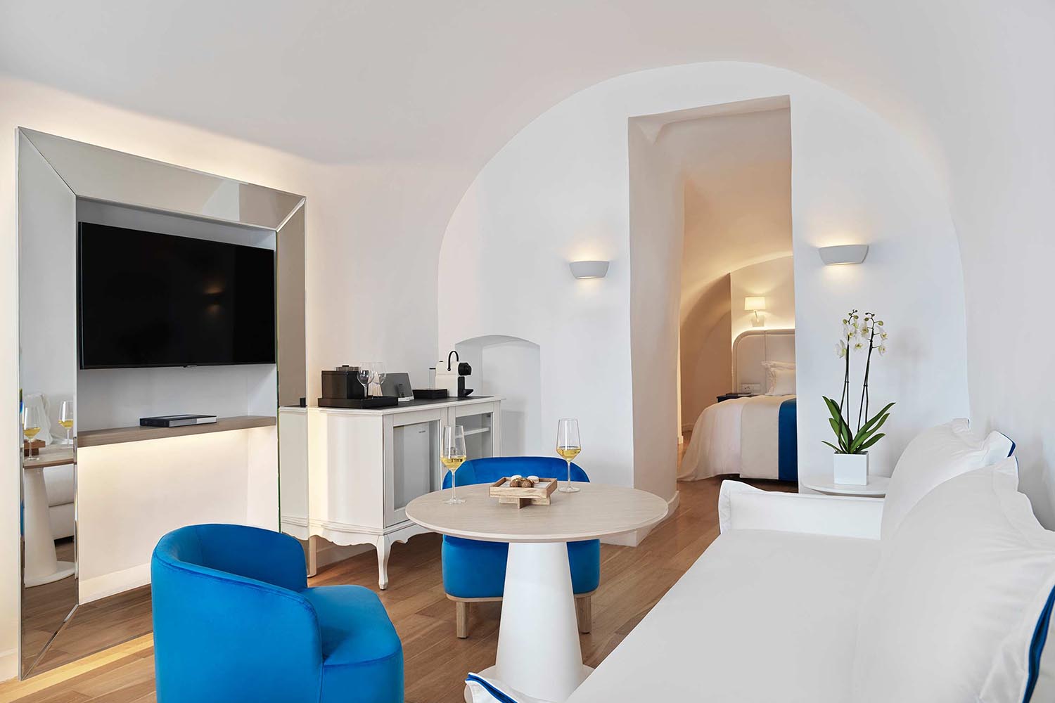 Senior Suite with Jetted Tub - Pelagos House LuxuriaVacations