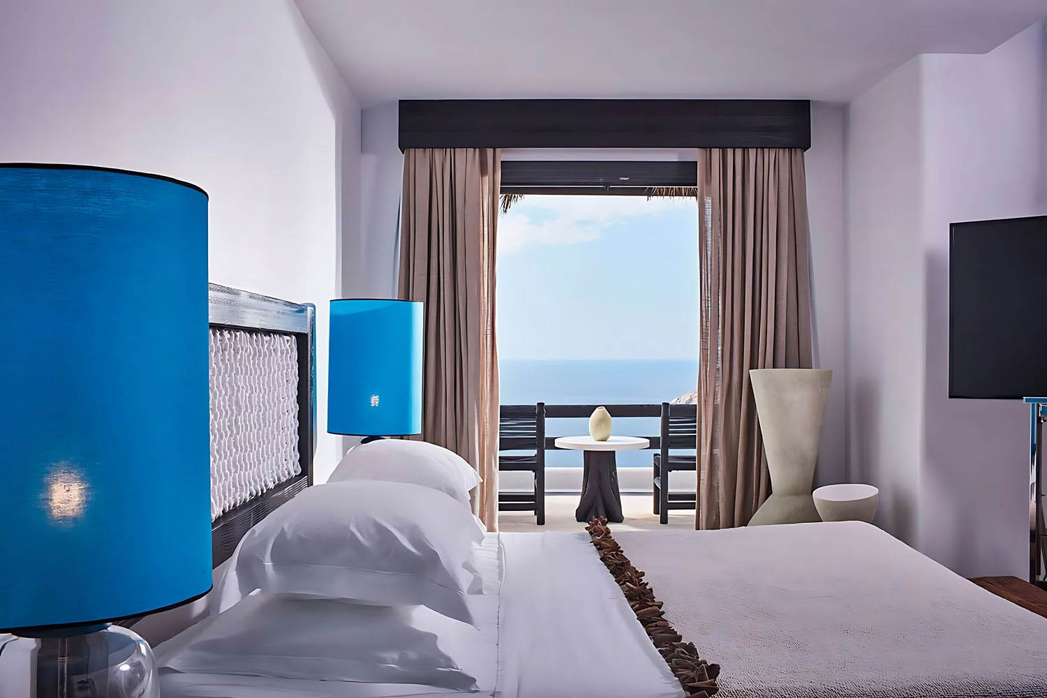 SIGNATURE Retreat Sea View GUESTROOM LuxuriaVacations