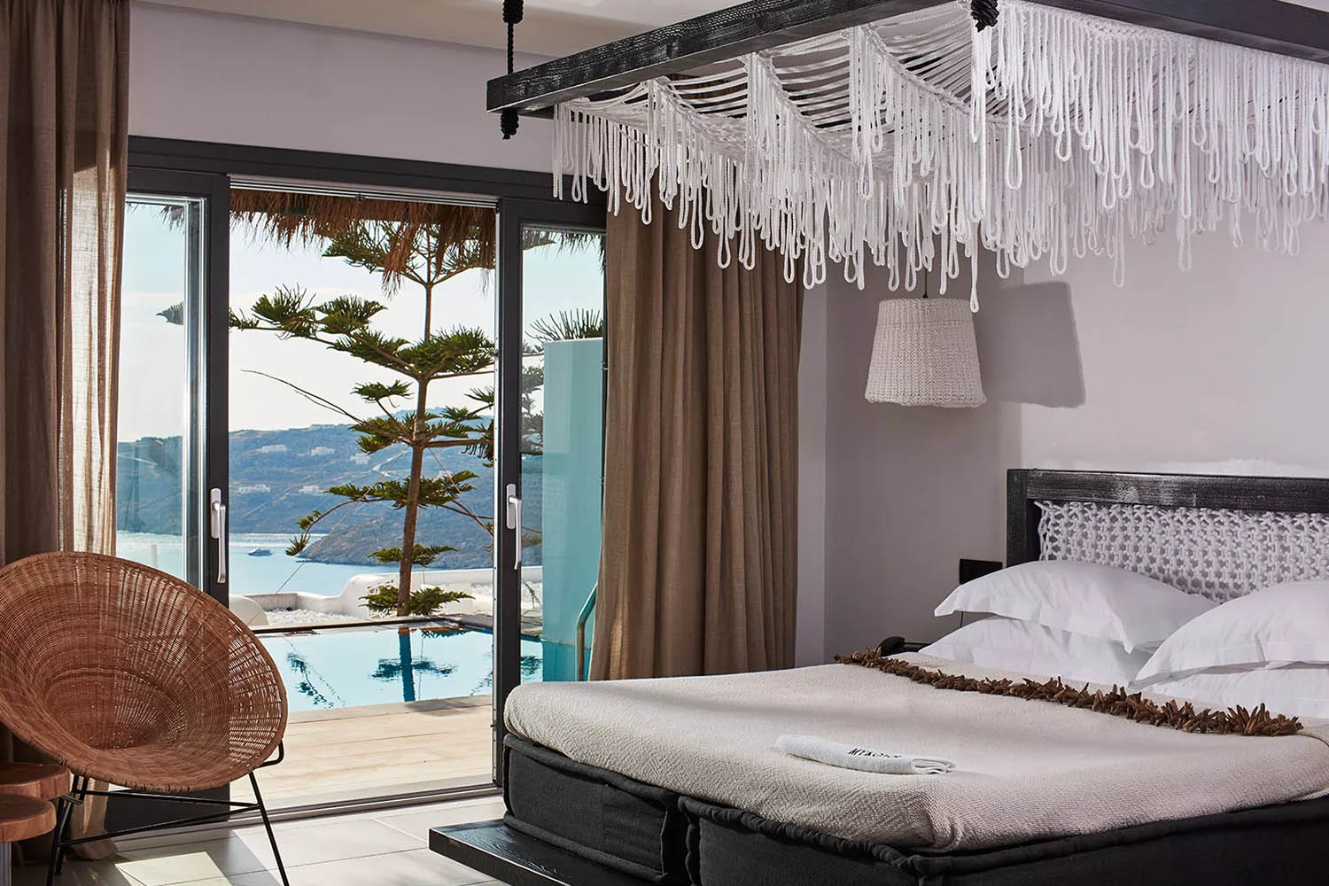 SIGNATURE Retreat Sea View GUESTROOM with Private Pool LuxuriaVacations