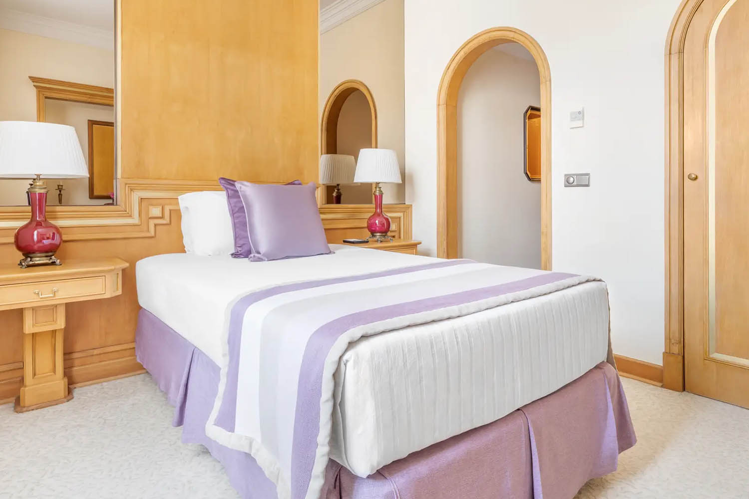 Single Corporate Room LuxuriaVacations