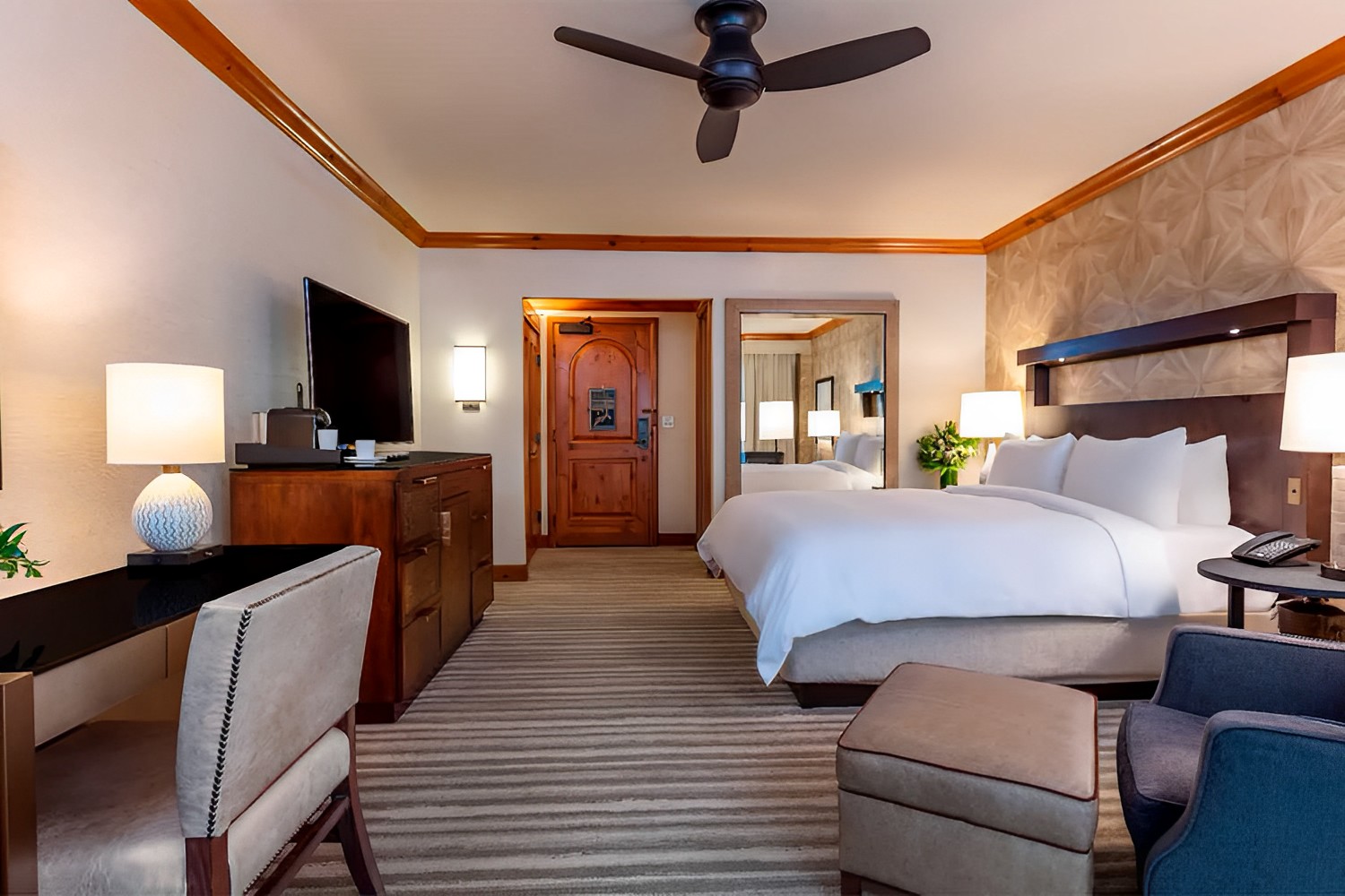 Standard King LuxuriaVacations