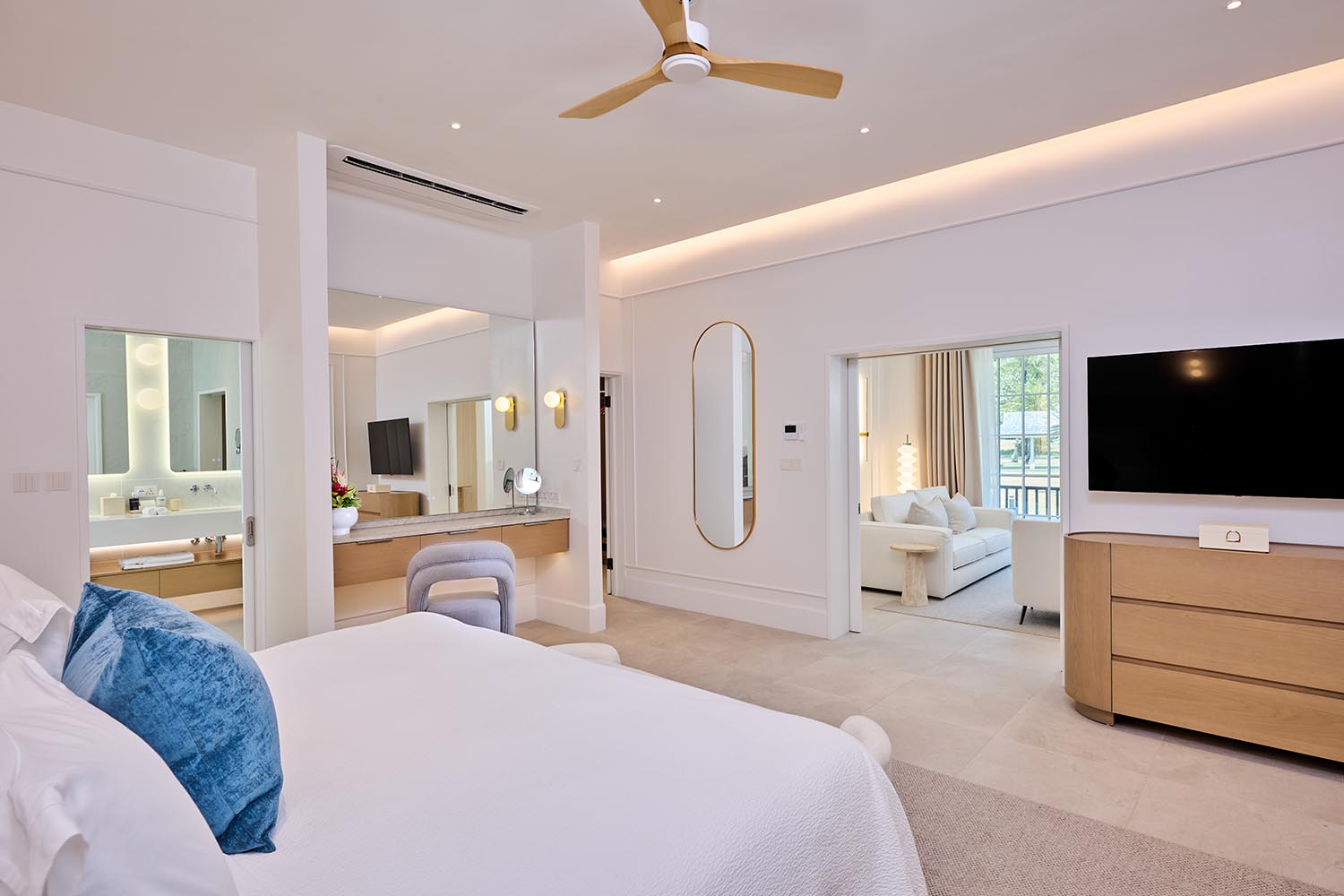 Superior Deluxe Suite LuxuriaVacations