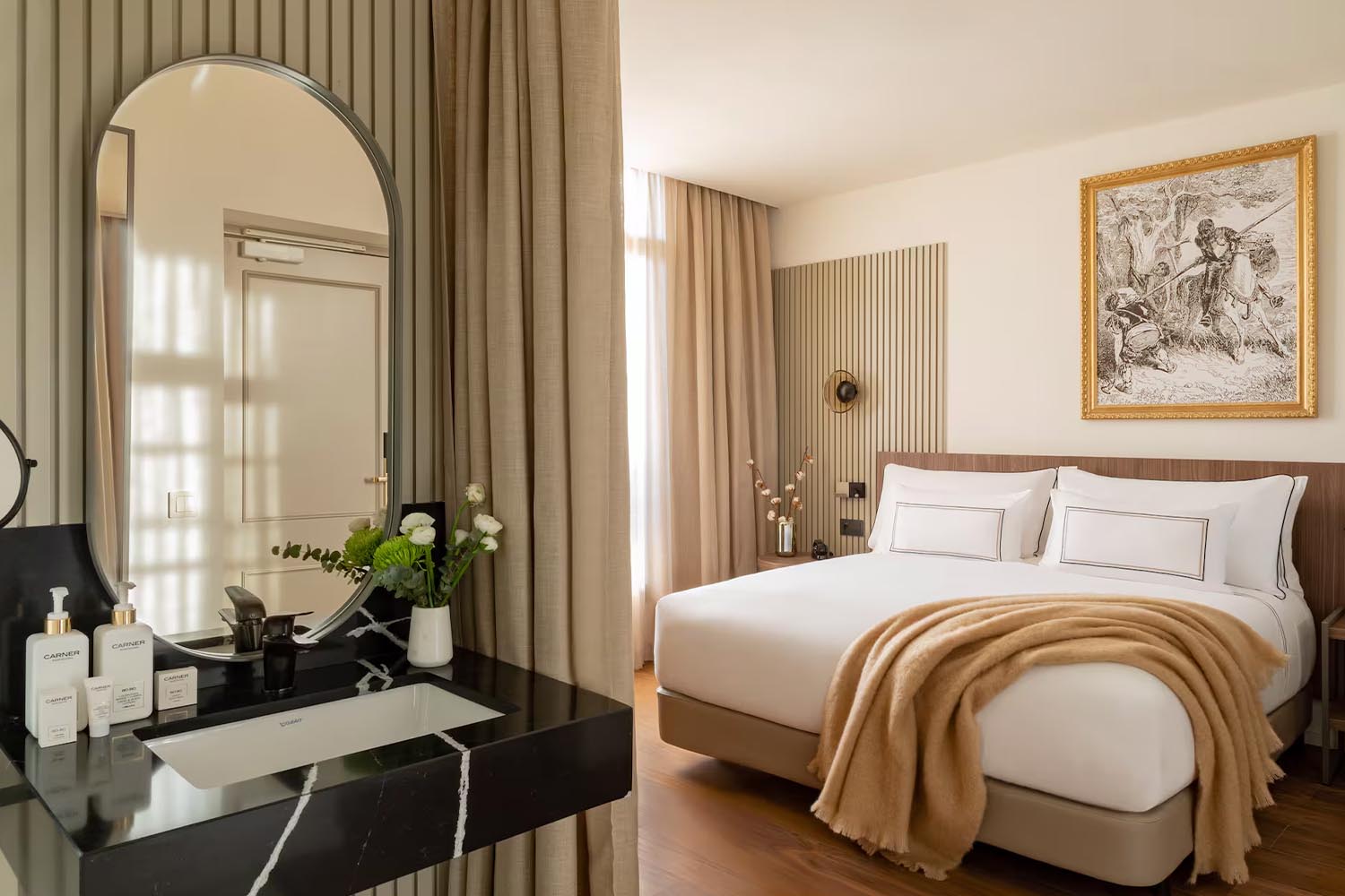 SUPERIOR ROOM CITY VIEW LuxuriaVacations