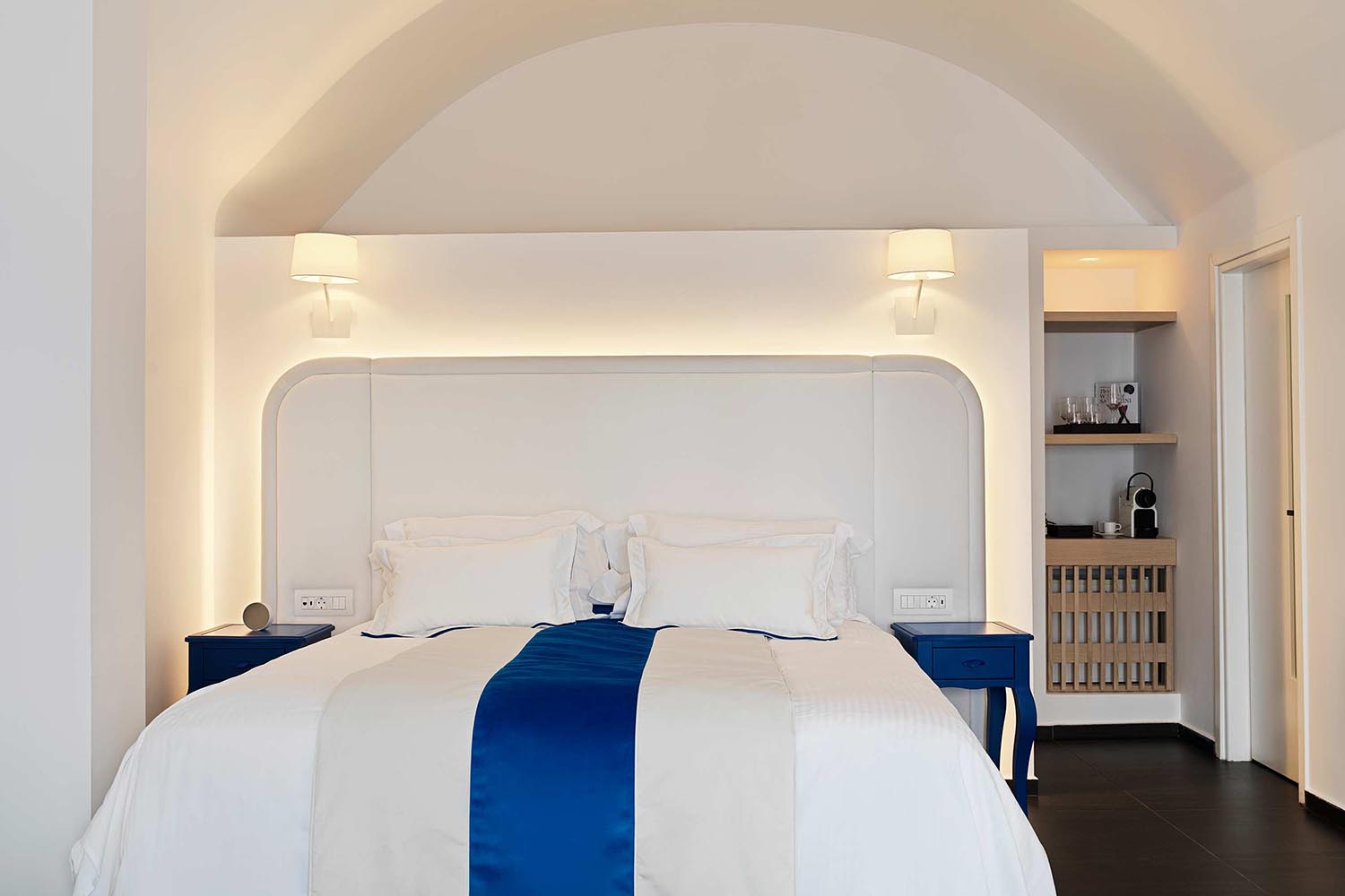 Superior Suite - Pelagos House LuxuriaVacations