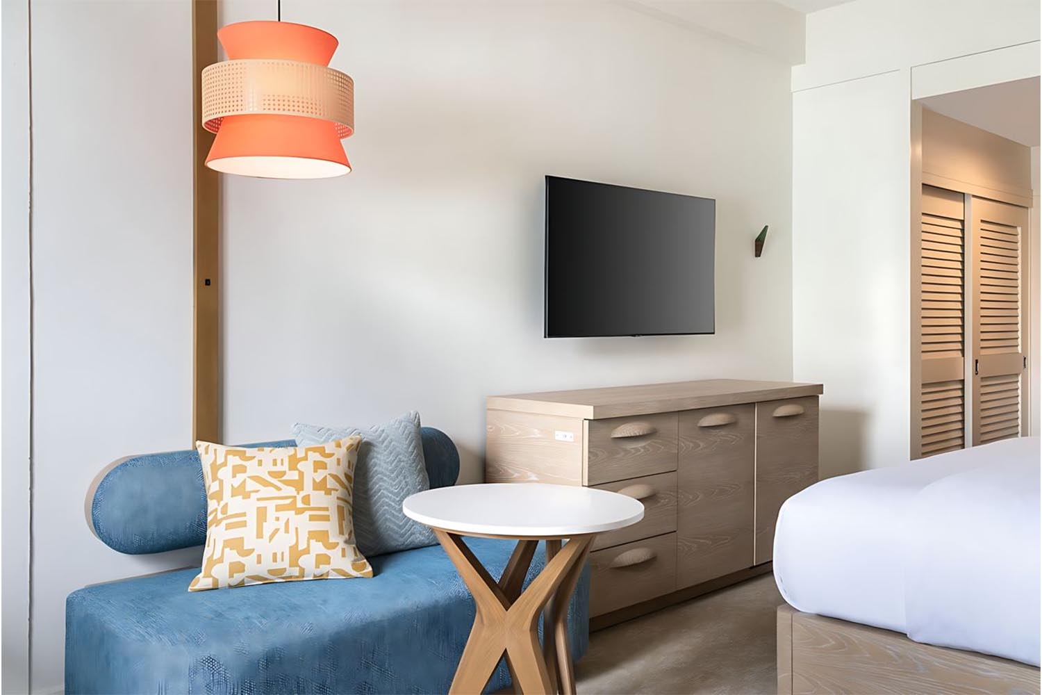 Surfrider Oceanfront 2 Queen LuxuriaVacations