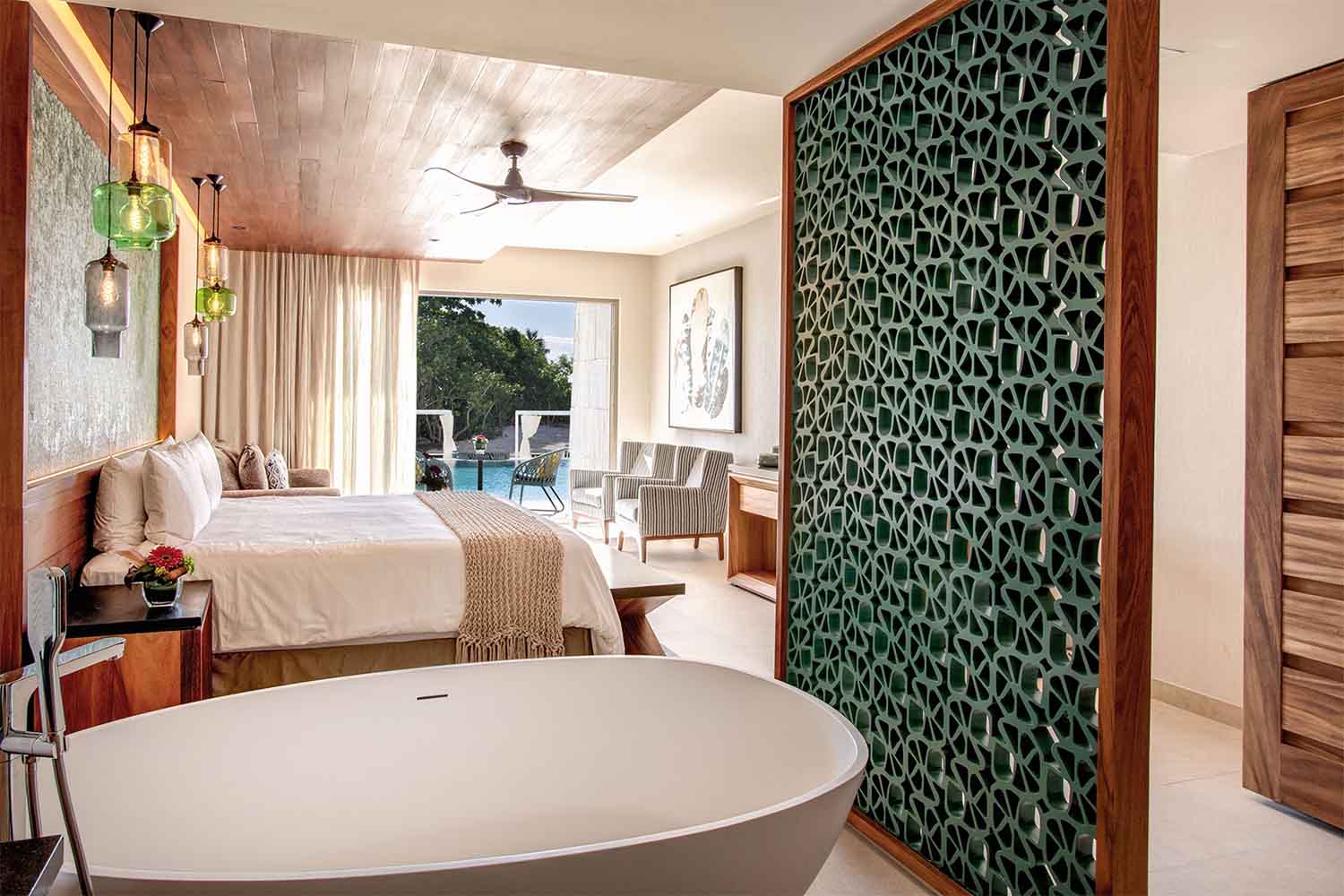 Swim Out King Suite with Bathtub LuxuriaVacations