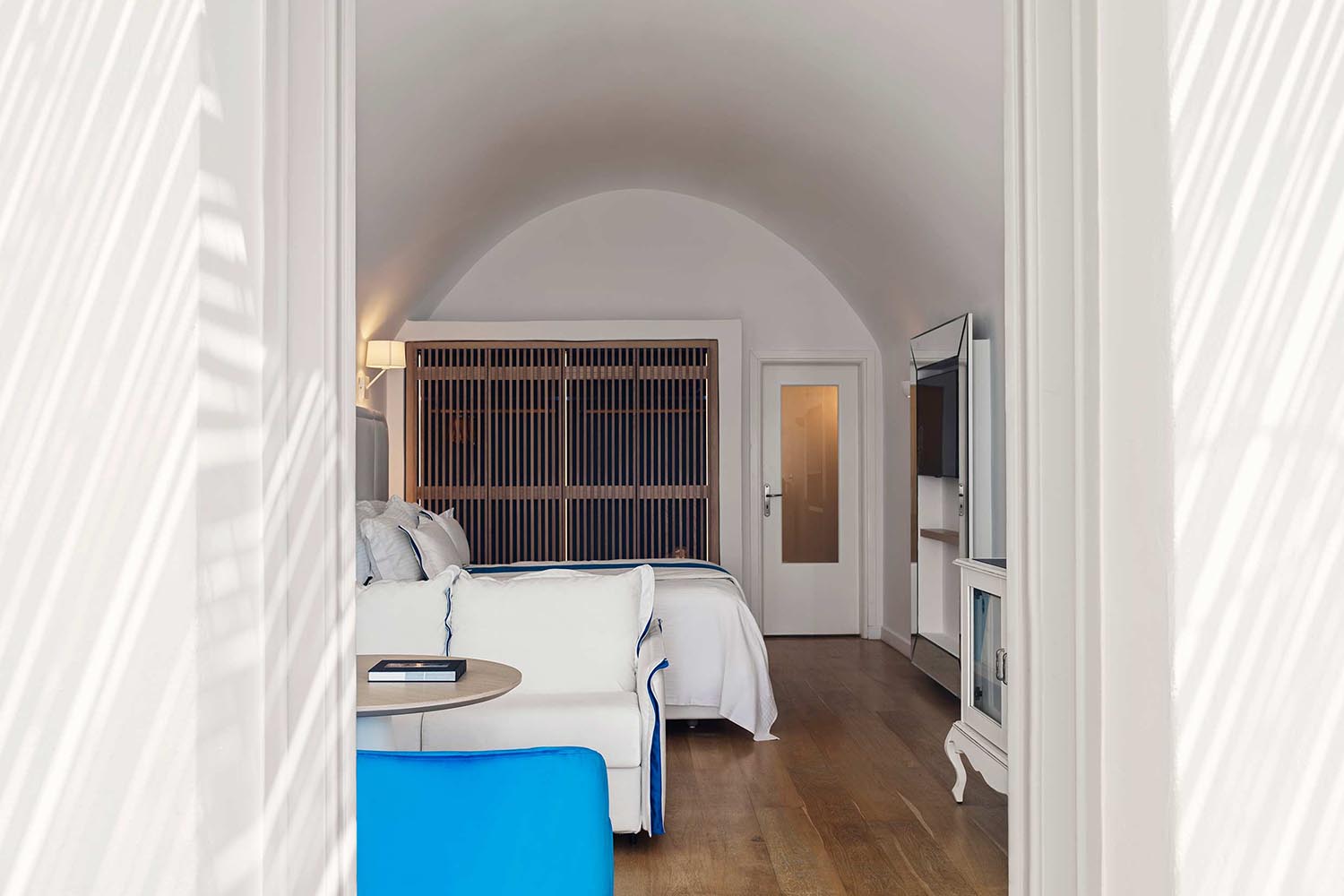 The Caldera Edge Suite – Pelagos House LuxuriaVacations
