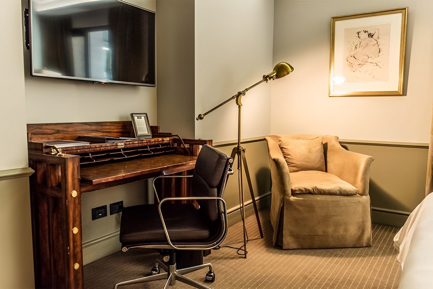 THE LASTARRIA ROOM LuxuriaVacations